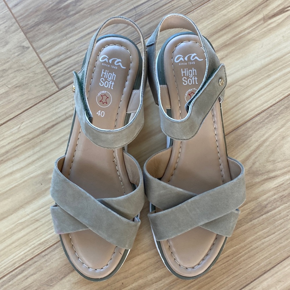 Ara High Soft Sandels